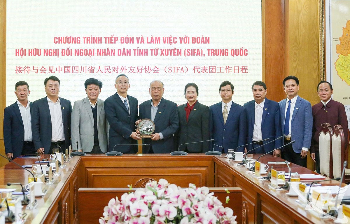 ບັນດາວິສາຫະກິດຂອງສອງທ້ອງຖິ່ນຈະຊຸກຍູ້ການເຊື່ອມໂຍງ ແລະ ສ້າງຍຸດທະສາດການລົງທຶນ ແລະ ດຳເນີນທຸລະກິດໃນໄລຍະຈະມາເຖິງ.