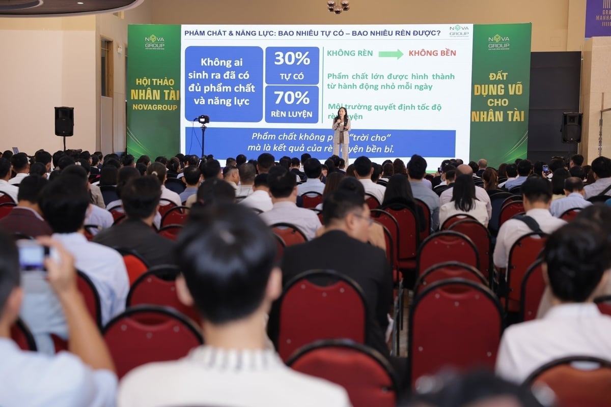 Các khách mời chia sẻ kinh nghiệm và đưa ra lời khuyên cho ứng viên tại tọa đàm 'Cơ hội trong thách thức'. Ảnh: NovaGroup