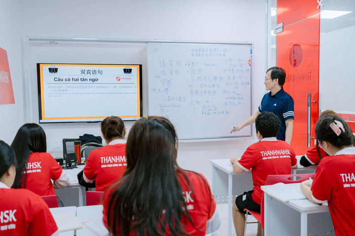 Professionell kinesisk utbildningsmiljö i Thanhmaihsk.