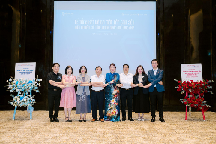 Teamet av vetenskapliga experter från Bac Nha Institute (Dr. Tran Thi Thanh Mai är fjärde från höger).