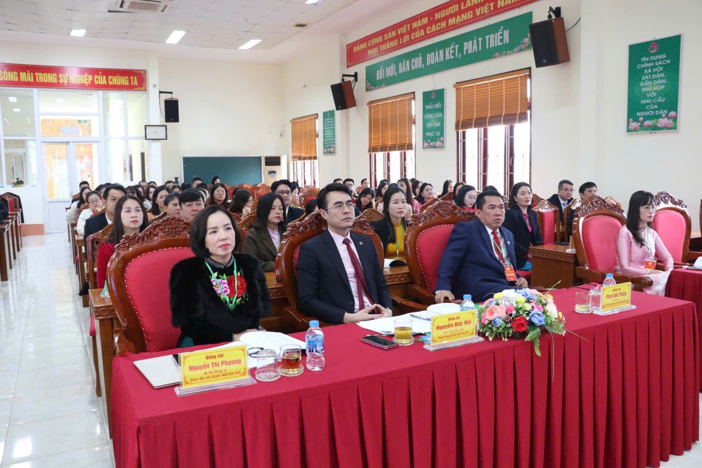 Σύνεδροι που συμμετέχουν στο συνέδριο