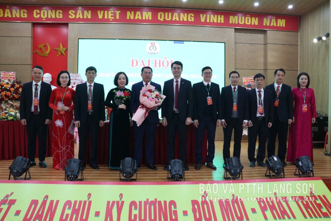 Η νέα Εκτελεστική Επιτροπή του εργατικού συνδικάτου βάσης της Επαρχιακής Τράπεζας Κοινωνικής Πολιτικής παρουσιάστηκε στο συνέδριο.