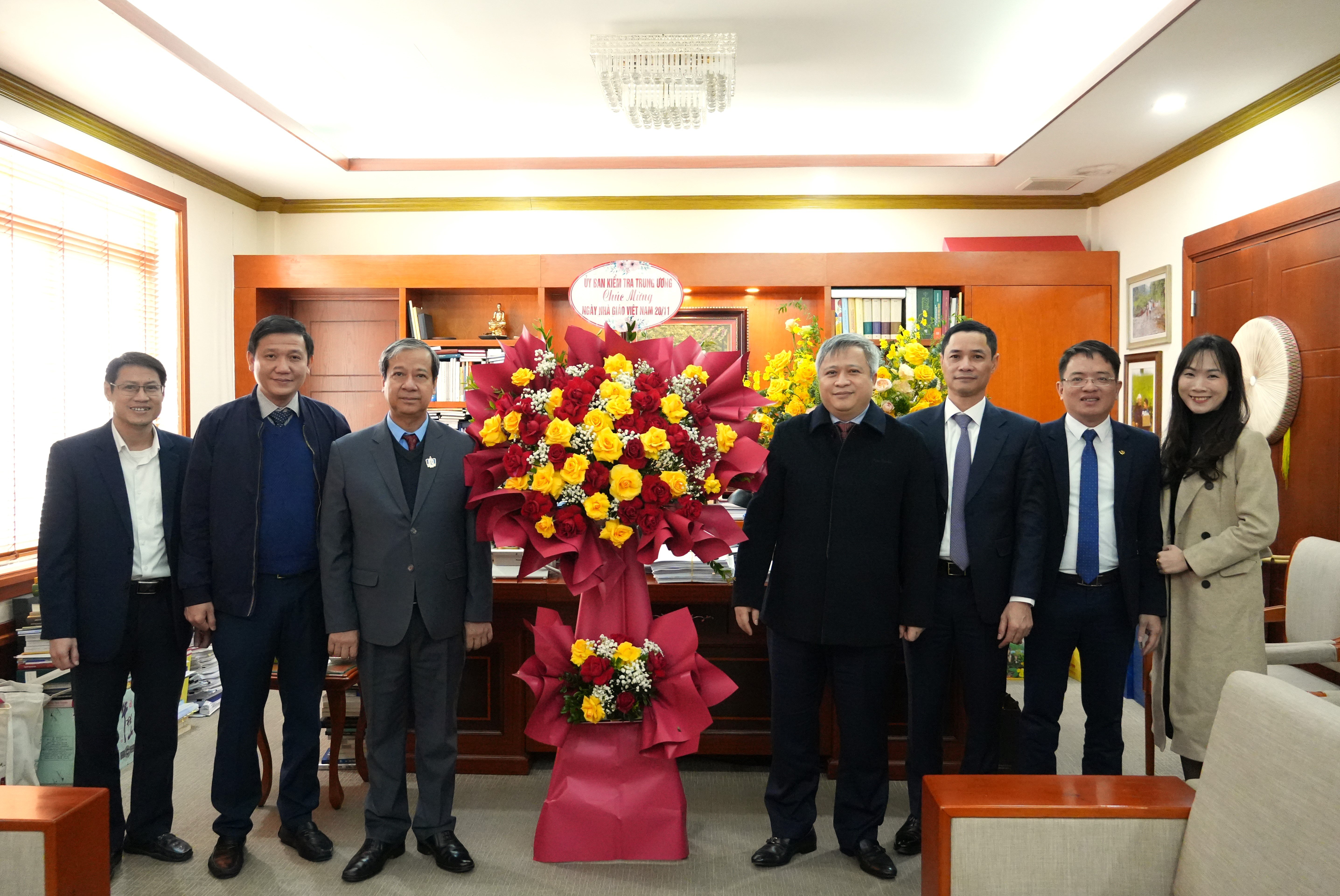Lãnh đạo UBKT Trung ương chúc mừng Bộ Giáo dục và Đào tạo nhân ngày Nhà giáo Việt Nam 20/11