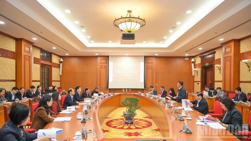 ទិដ្ឋភាពប្រជុំ។