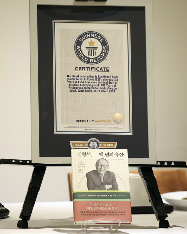 Tác giả lớn tuổi nhất thế giới Kim Hyung Seuk: Ta chỉ già khi nghĩ mình đã già - Ảnh 2.