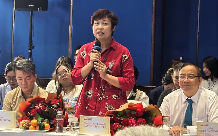 Mưa đỏ nóng tọa đàm về phát triển công nghiệp văn hóa Việt Nam - Ảnh 1.