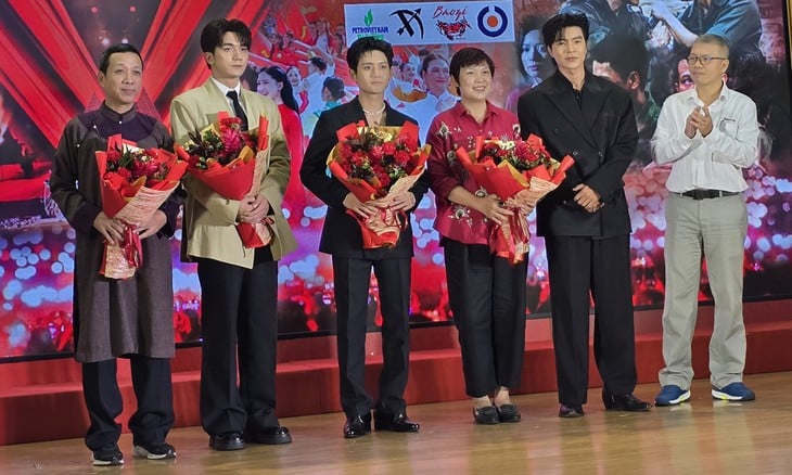 Mưa đỏ nóng tọa đàm về phát triển công nghiệp văn hóa Việt Nam - Ảnh 3.