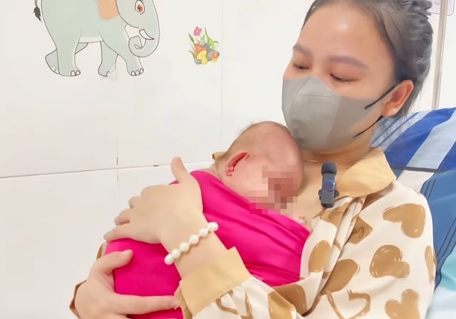 Bé gái 500g xuất viện sau 135 ngày điều trị tại Bệnh viện Sản Nhi Nghệ An- Ảnh 2.