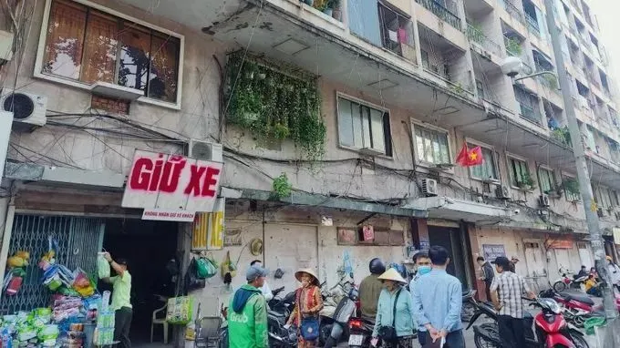 Das Wohnheim des Cao Thang Technical College befindet sich gegenüber der Fassade des Orthopädischen und Trauma-Krankenhauses von Ho-Chi-Minh-Stadt.