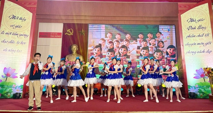 Phường Vĩnh Hưng: Tri ân, tuyên dương Nhà giáo tiêu biểu năm 2025- Ảnh 3.