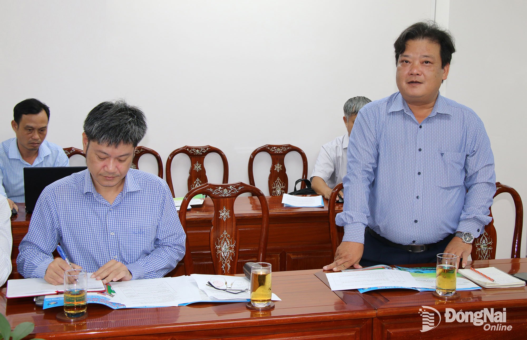 Đại diện đơn vị tổ chức hội chợ chia sẻ tại cuộc họp. Ảnh: Hải Quân
