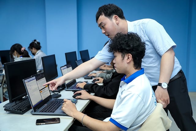 Giảng viên và AI: Đối mặt thách thức trong giáo dục hiện đại - Ảnh 1.