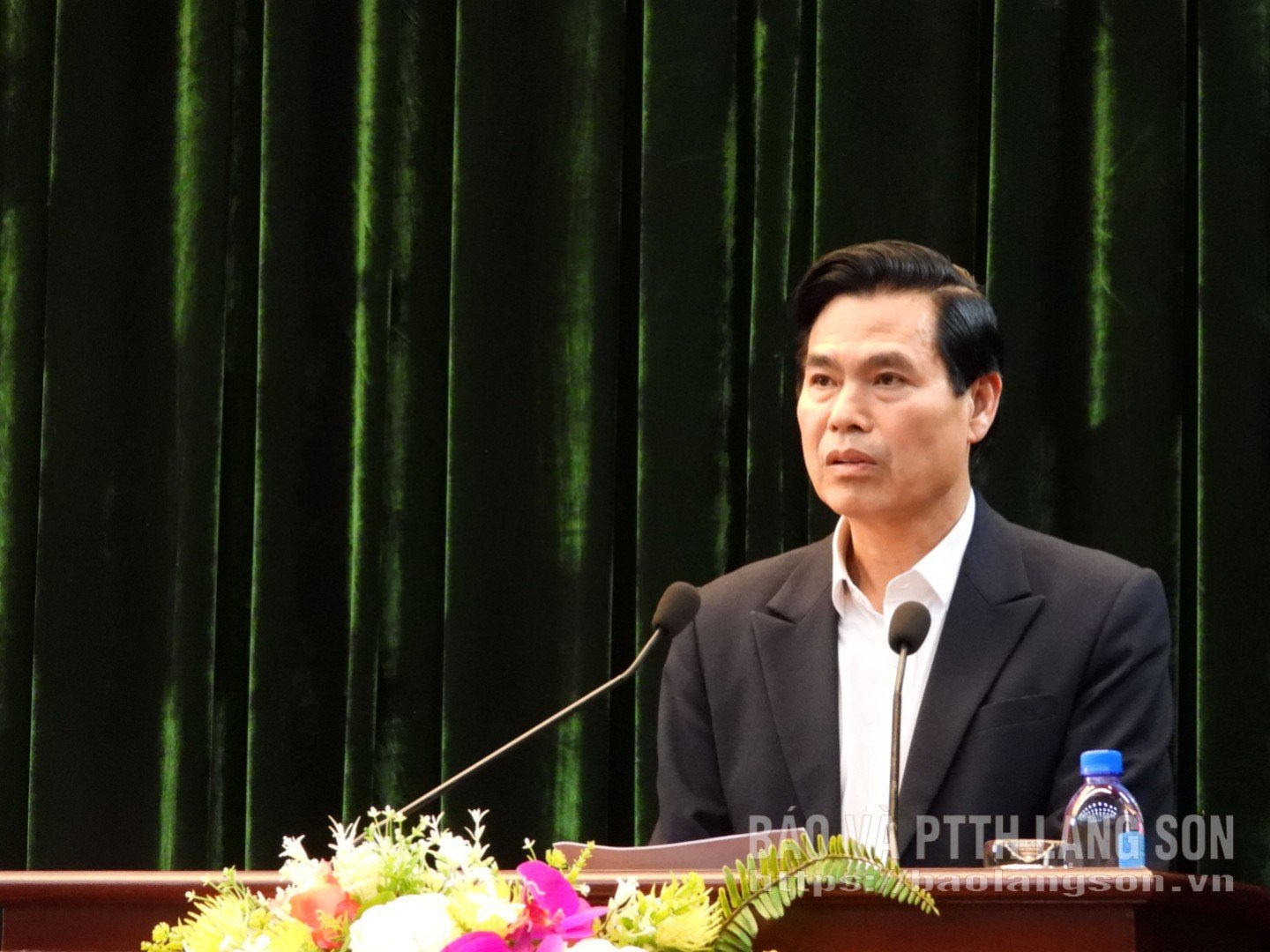 Ο σύντροφος Χοάνγκ Κουόκ Κανχ, Γραμματέας του Επαρχιακού Κόμματος, εκφώνησε μια καταληκτική ομιλία στο συνέδριο.