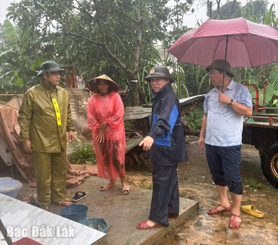 ថ្នាក់​ដឹក​នាំ​ឃុំ​អៀគ្លី ចុះ​ពិនិត្យ​ស្ថានភាព​ជាក់ស្តែង