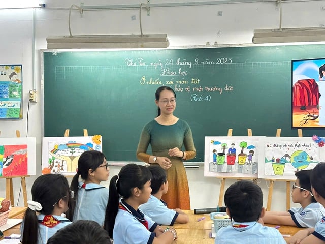 Ứng dụng công nghệ trong giáo dục: Giữ lửa lớp học không lạnh nhạt công nghệ - Ảnh 2.