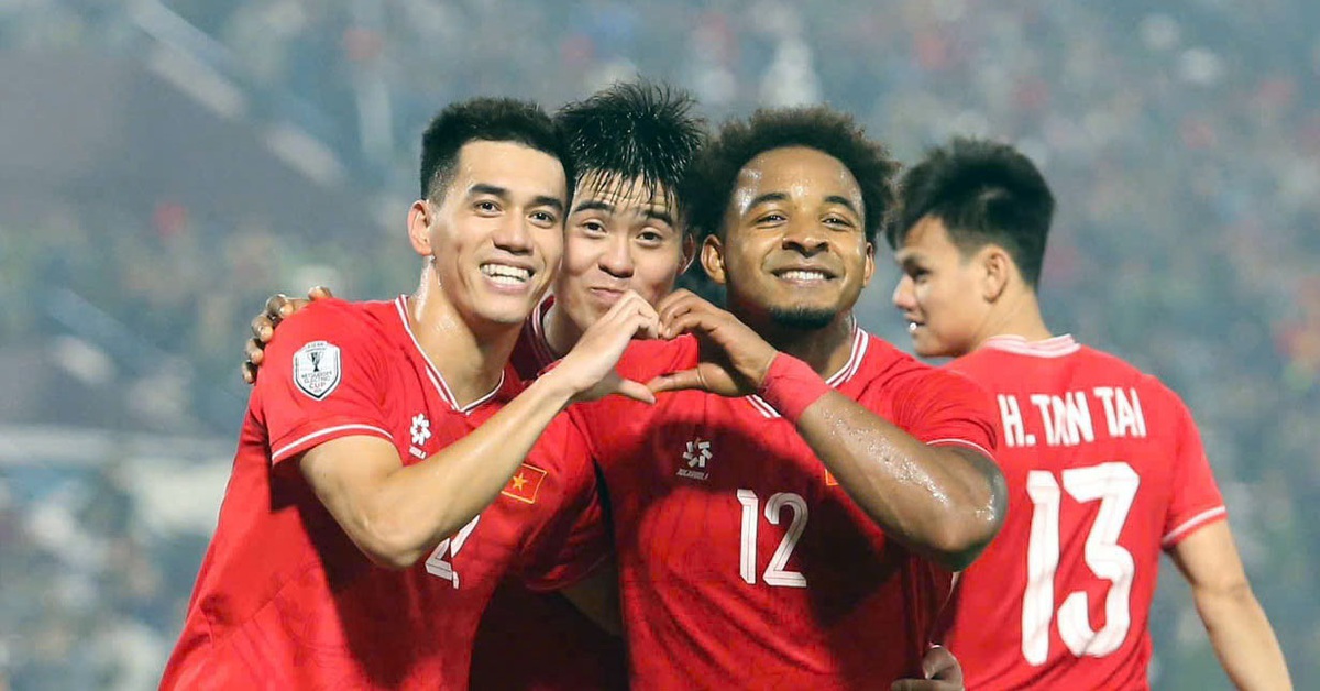 Đội hình ra sân tuyển Việt Nam đấu với Lào: Xuân Son dự bị, Tiến Linh đá chính