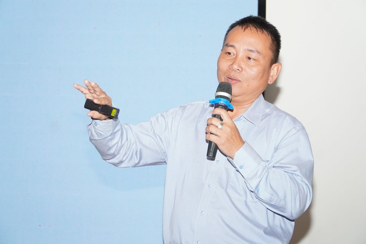 TS Nguyễn Hồng Tín (Đại học Cần Thơ) đại diện nhóm nghiên cứu công bố kết quả nghiên cứu toàn diện đầu tiên về chuỗi giá trị rơm rạ tại ĐBSCL. Ảnh: Kim Anh.