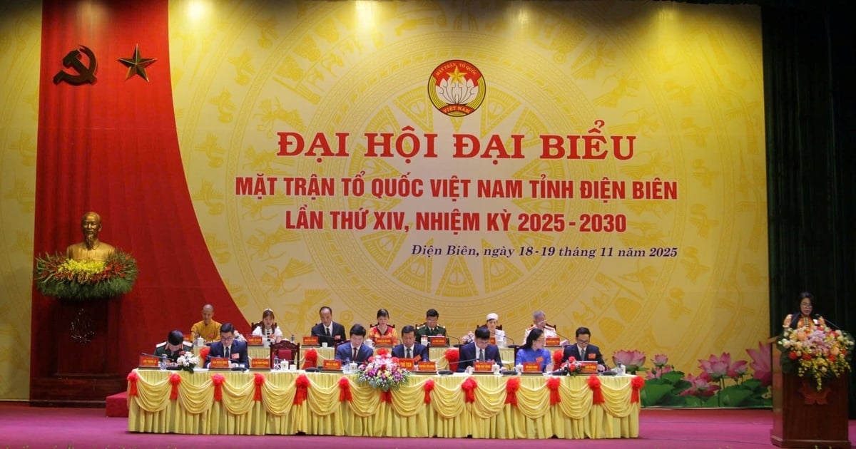 Đoàn Chủ tịch điều hành Đại hội. Ảnh: Hoàng Châu. 