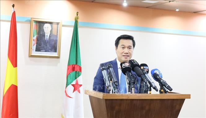 Thứ trưởng Bộ Xây dựng Nguyễn Tường Văn làm trưởng đoàn Việt Nam tại phiên họp. Ảnh: TTXVN.