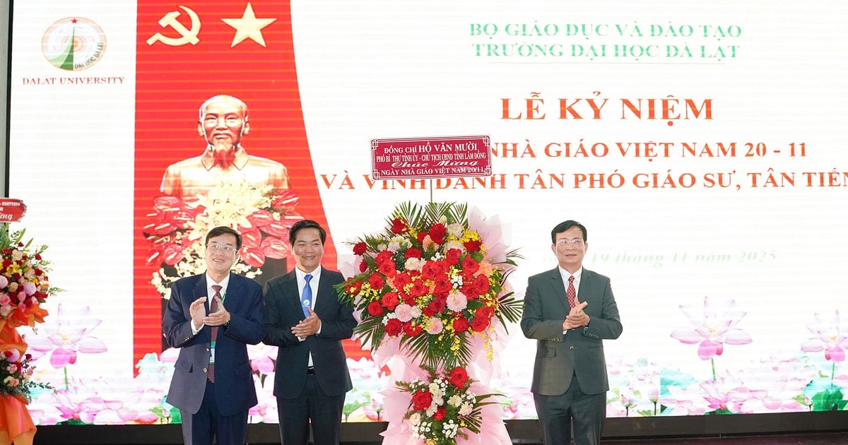 Chủ tịch UBND tỉnh Lâm Đồng Hồ Văn Mười thăm, tặng quà Trường Đại học Đà Lạt