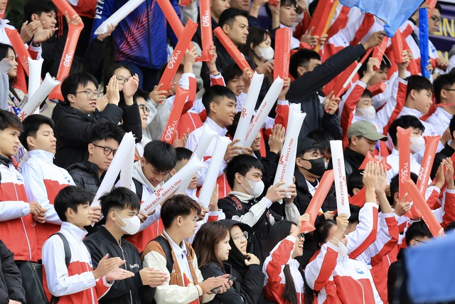 Trường ĐH Thủy Lợi và HUPES thắng tưng bừng, nhiều đội 'cóng' vì thời tiết quá lạnh- Ảnh 2.