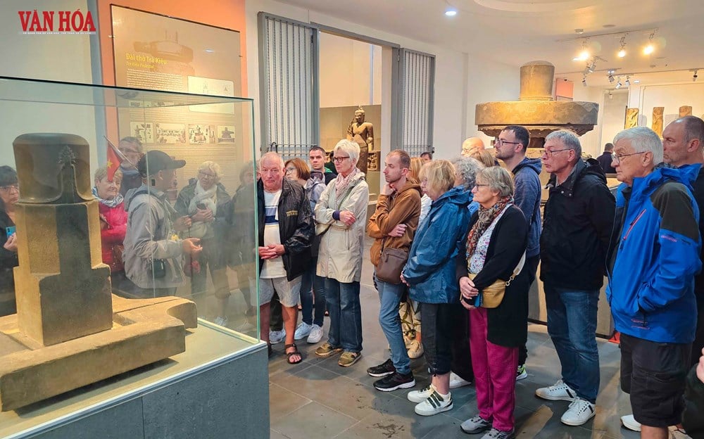 Vernisáž tematické výstavy „Národní poklady – dědictví v srdci Da Nangu“ – foto 6