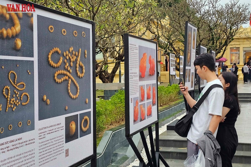 Vernisáž tematické výstavy „Národní poklady – dědictví v srdci Da Nangu“ – foto 7