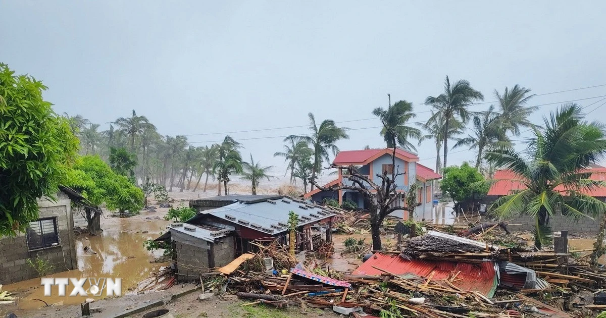 Các nhà lãnh đạo Việt Nam gửi điện thăm hỏi về thiệt hại do bão tại Philippines