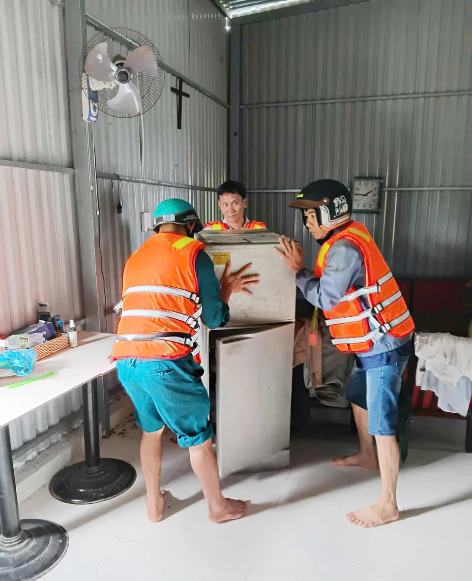 Sokong orang ramai untuk memindahkan harta mereka ke tempat yang selamat.