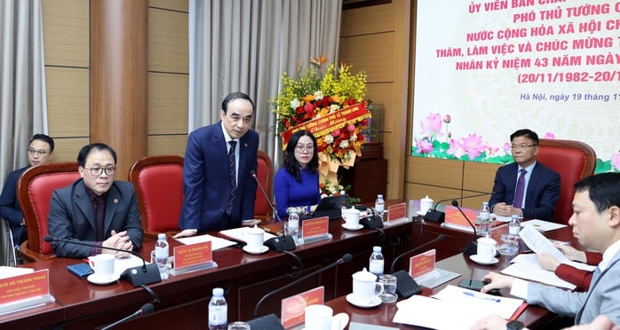 Hiệu trưởng Đại học Y Hà Nội kiến nghị hỗ trợ học phí bác sĩ nội trú các ngành khó tuyển - Ảnh 2.