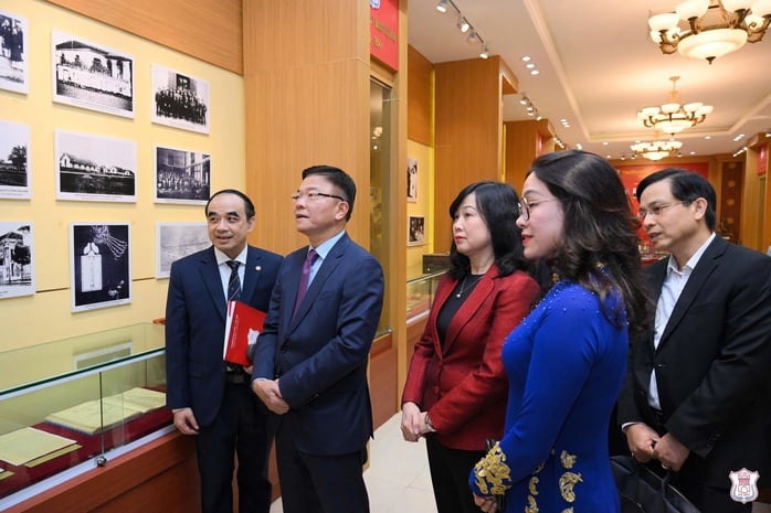 Hiệu trưởng Đại học Y Hà Nội kiến nghị hỗ trợ học phí bác sĩ nội trú các ngành khó tuyển - Ảnh 3.