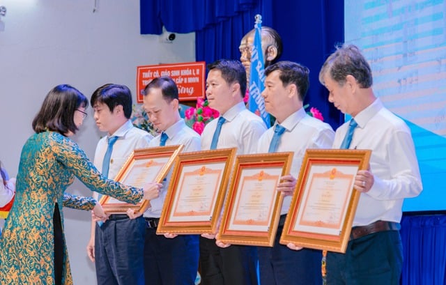 9 nhà giáo nhận bằng khen của Thủ tướng Chính phủ - Ảnh 2.