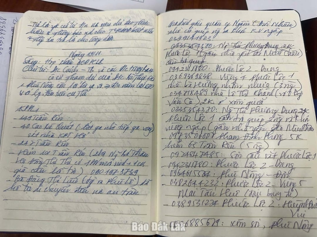 फू येन वार्ड जरूरतमंद लोगों से जानकारी प्राप्त करता है। फोटो: डांग डू