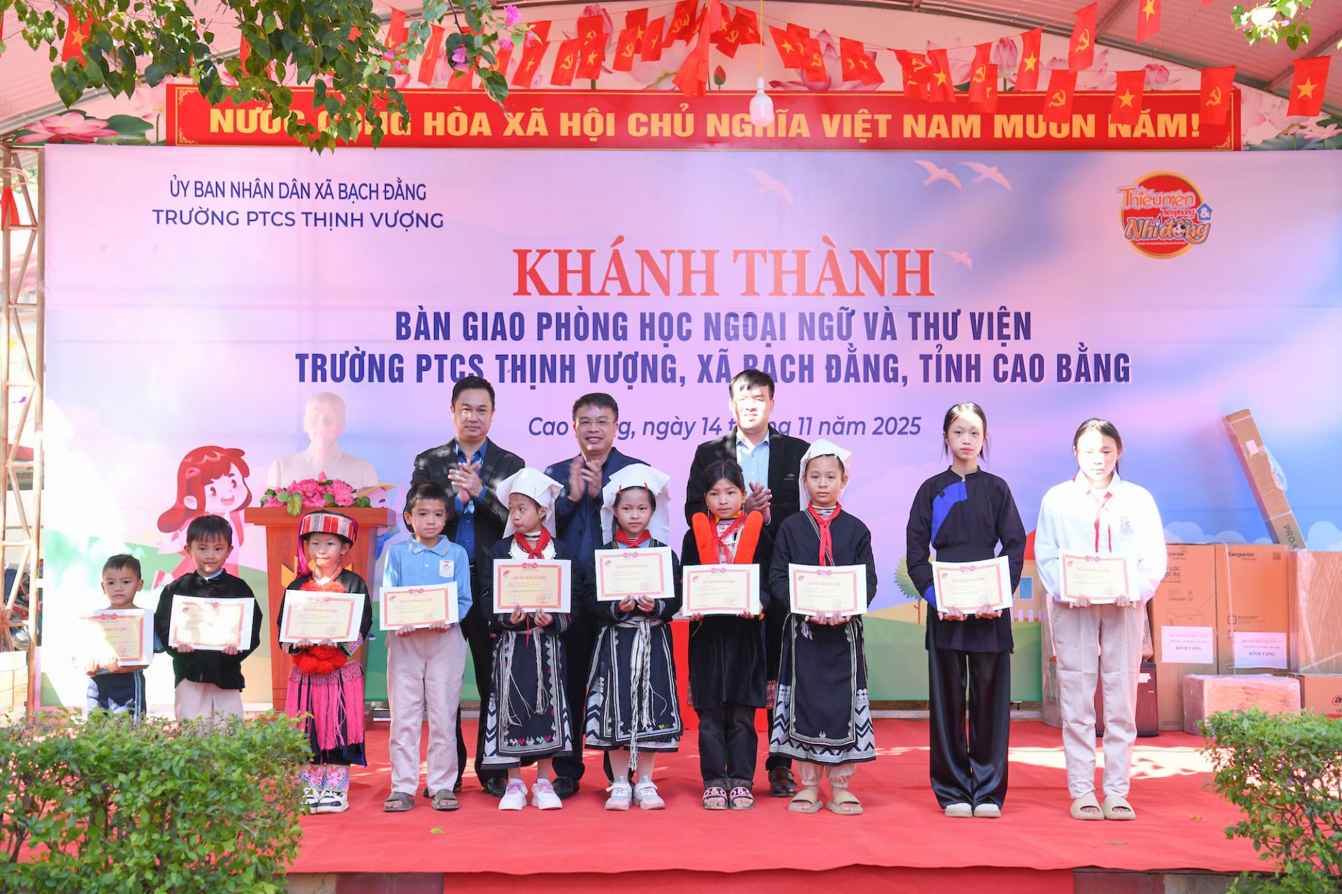 Món quà 800 triệu đồng tặng ngôi trường Thịnh Vượng - Ảnh 4.