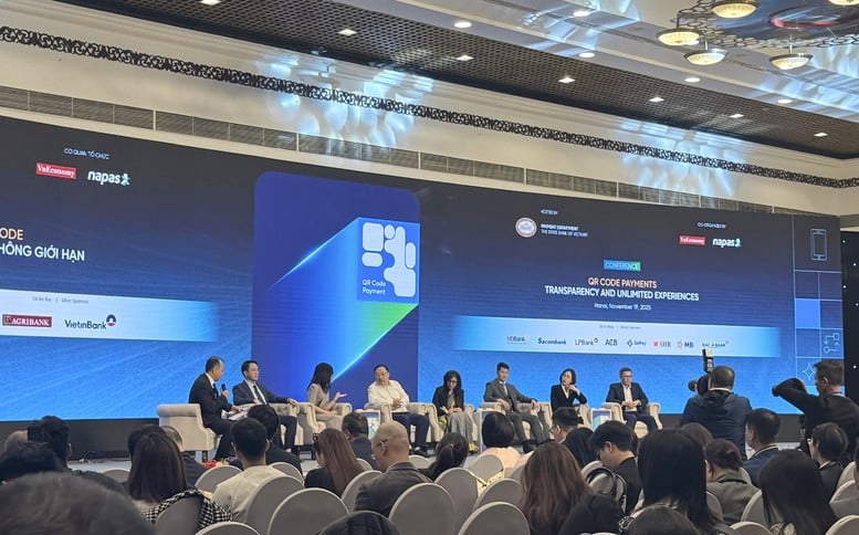 ការទូទាត់ QR 'ផ្ទុះ' និងតម្រូវឱ្យមានស្តង់ដារទូលំទូលាយ - រូបថត 1 ។ Thanh toán QR ‘bùng nổ’ và yêu cầu chuẩn hóa toàn diện- Ảnh 1.