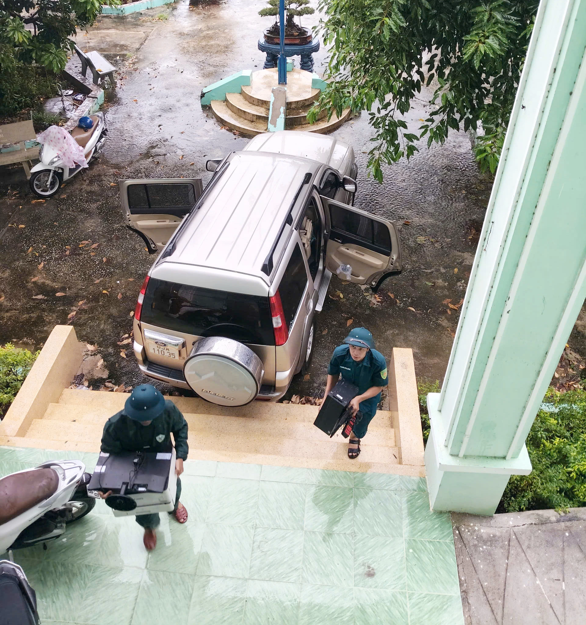 Di dời tản sản đến nơi an toàn.