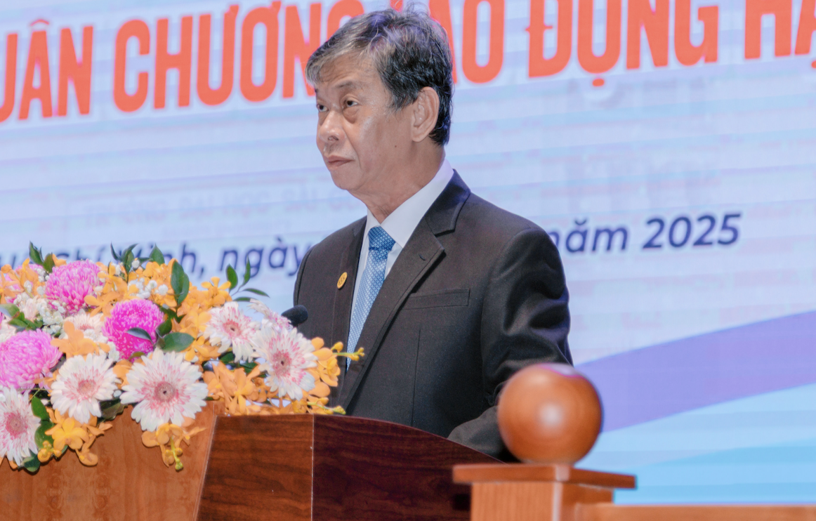 Docent Pham Hoang Quan