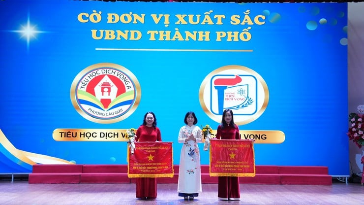 Phường Cầu Giấy tuyên dương các điển hình nhà giáo mẫu mực tiêu biểu năm học 2024 - 2025- Ảnh 3.