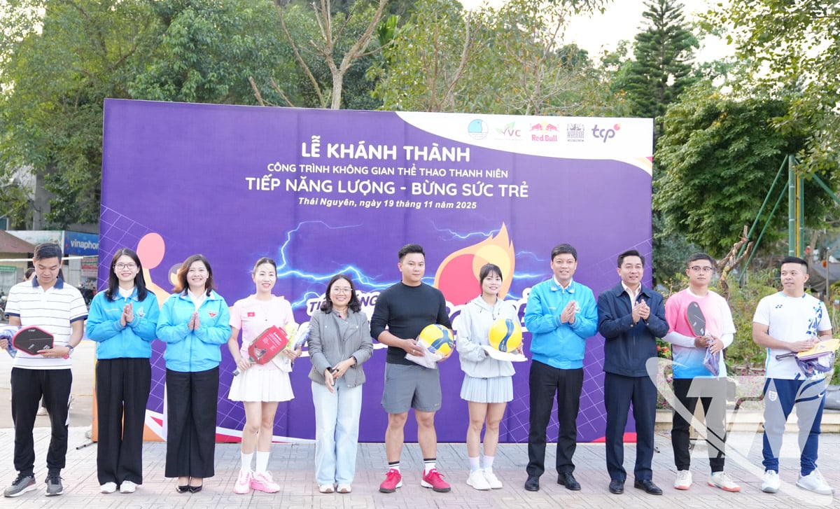 Ra mắt Câu lạc bộ Thể thao thanh niên xã Phú Lương.