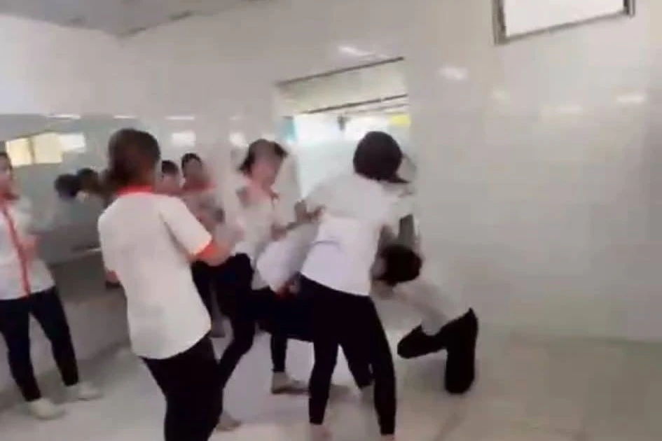 Nữ sinh trường cao đẳng ở TPHCM bị đánh 'hội đồng' trong nhà vệ sinh