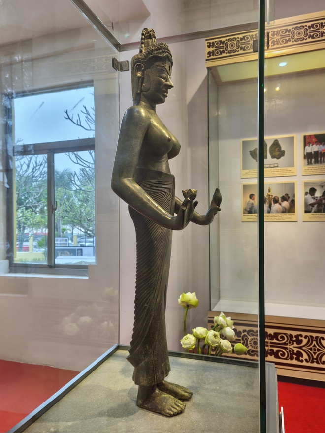 Lần đầu trưng bày bảo vật quốc gia tượng Bồ tát Tara hoàn chỉnh - Ảnh 8.