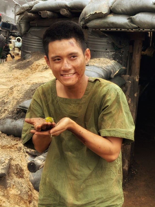 Diễn viên Đình Khang 'Mưa đỏ' cầu cứu vì cha mẹ mắc kẹt trong vùng lũ- Ảnh 2.