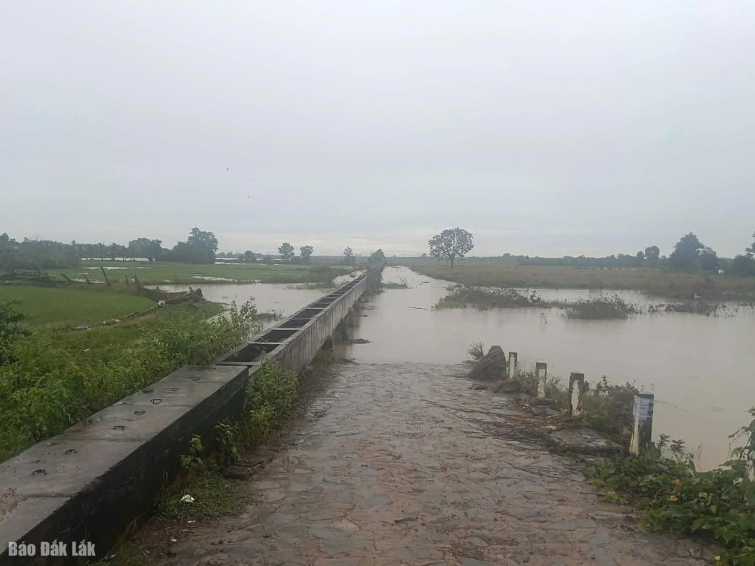 Flomvannet steg og oversvømmet noen områder i Ea Rok kommune.