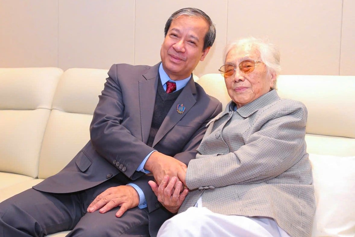 장관, 응우옌티빈 여사 방문.jpg