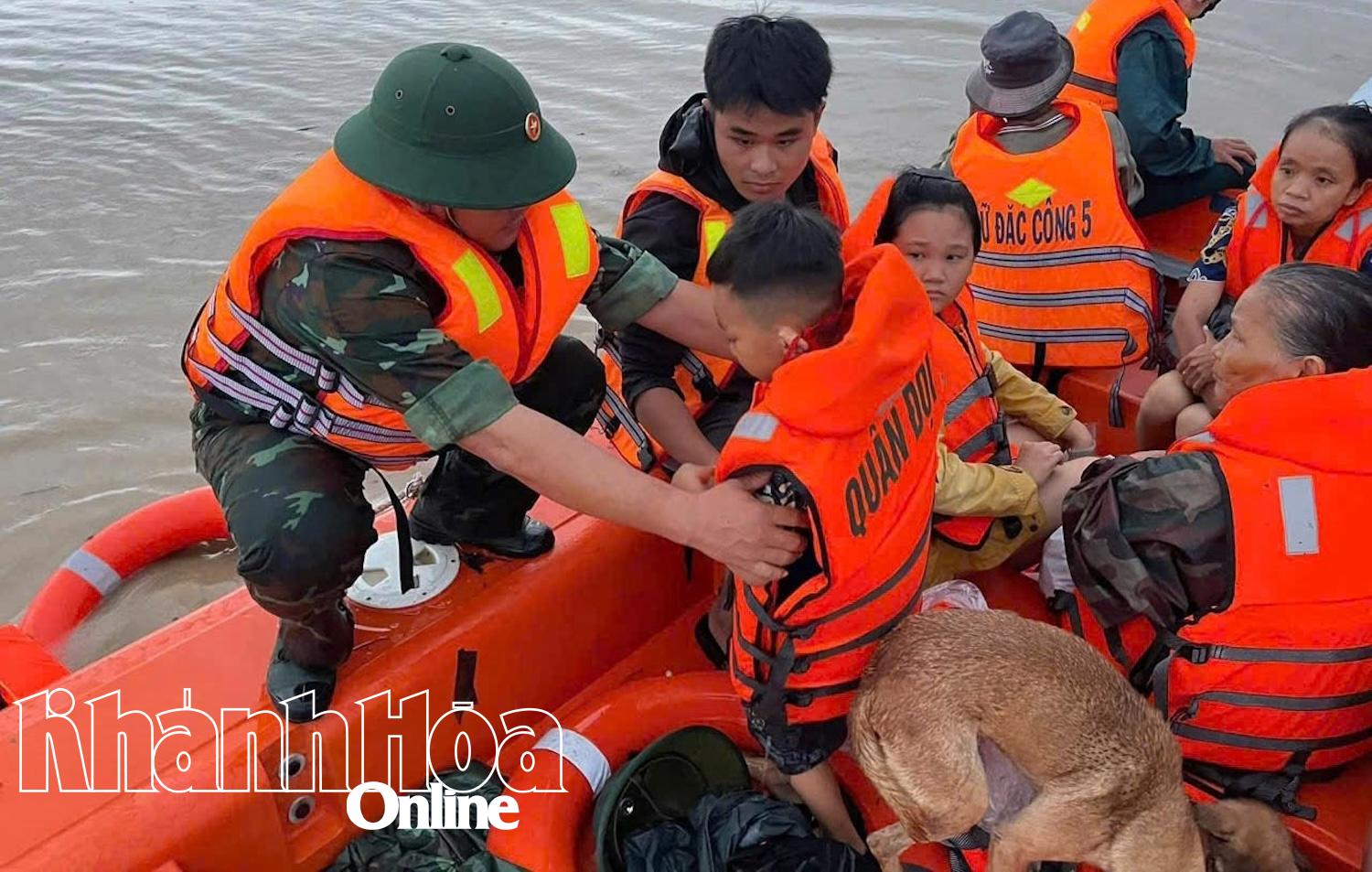 Det ble gjort forsøk på å flytte eldre, gravide og barn i sikkerhet.