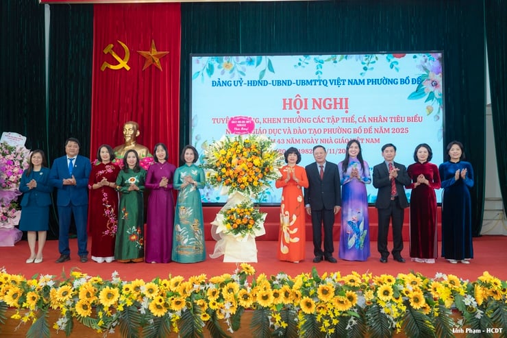 Phường Bồ Đề tuyên dương nhiều tập thể, cá nhân tiêu biểu nhân Ngày Nhà giáo Việt Nam 20/11- Ảnh 2.