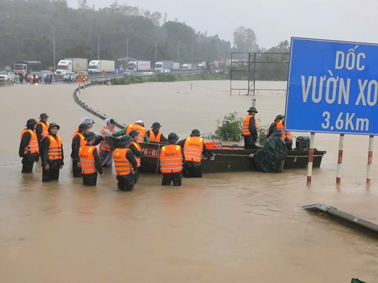 Quân khu 5 triển khai Sở Chỉ huy tiền phương ứng phó lũ đặc biệt lớn tại Đắk Lắk- Ảnh 1.