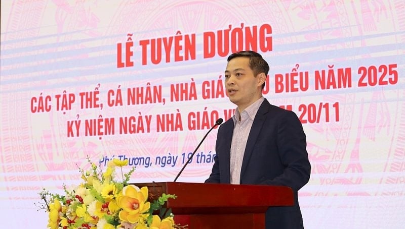 Phường Phú Thượng tuyên dương các điển hình tiên tiến, nhà giáo tiêu biểu năm 2025- Ảnh 3.