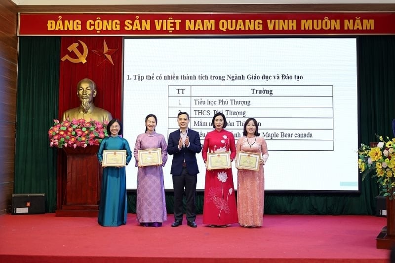 Phường Phú Thượng tuyên dương các điển hình tiên tiến, nhà giáo tiêu biểu năm 2025- Ảnh 4.