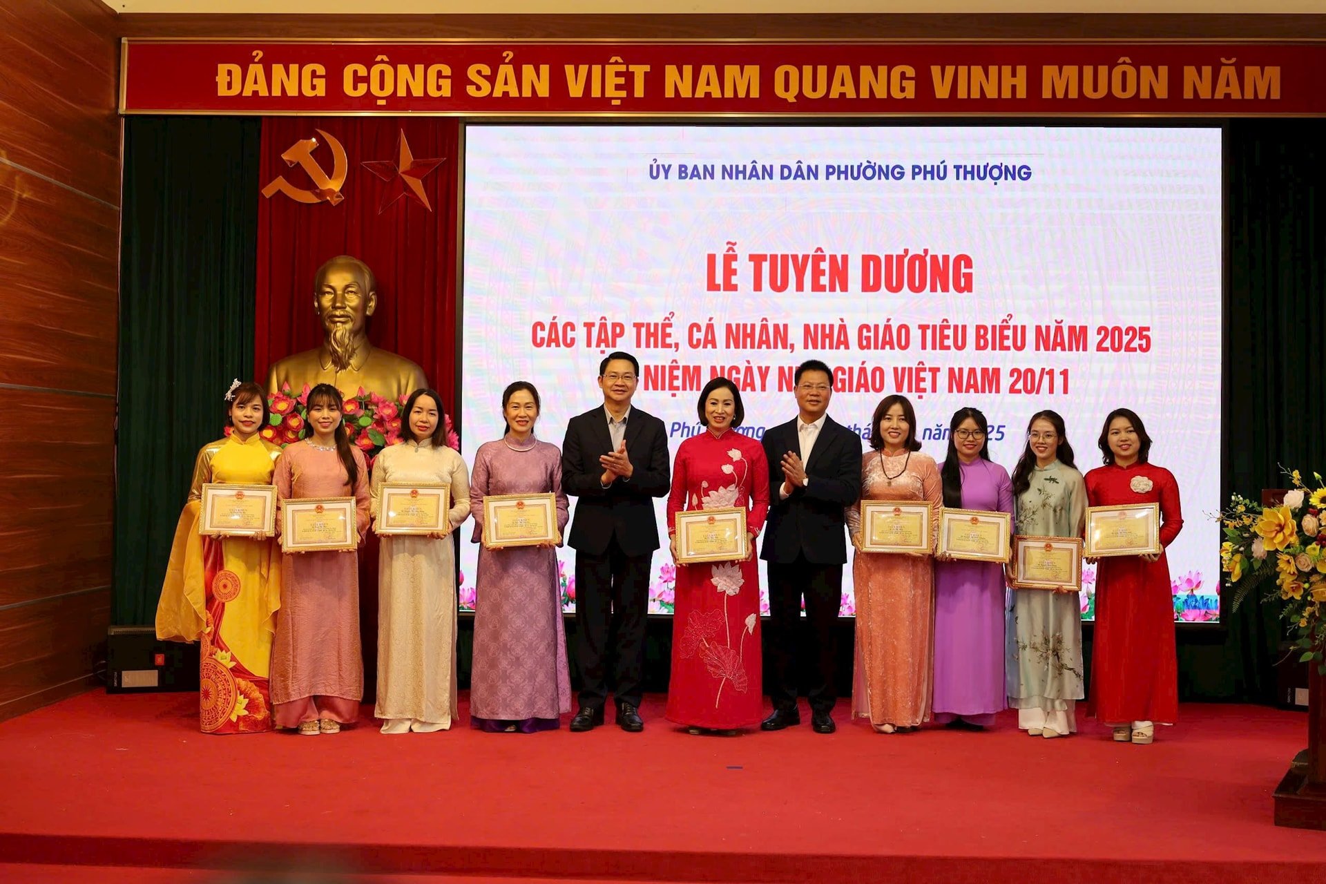 Phường Phú Thượng tuyên dương các điển hình tiên tiến, nhà giáo tiêu biểu năm 2025- Ảnh 5.
